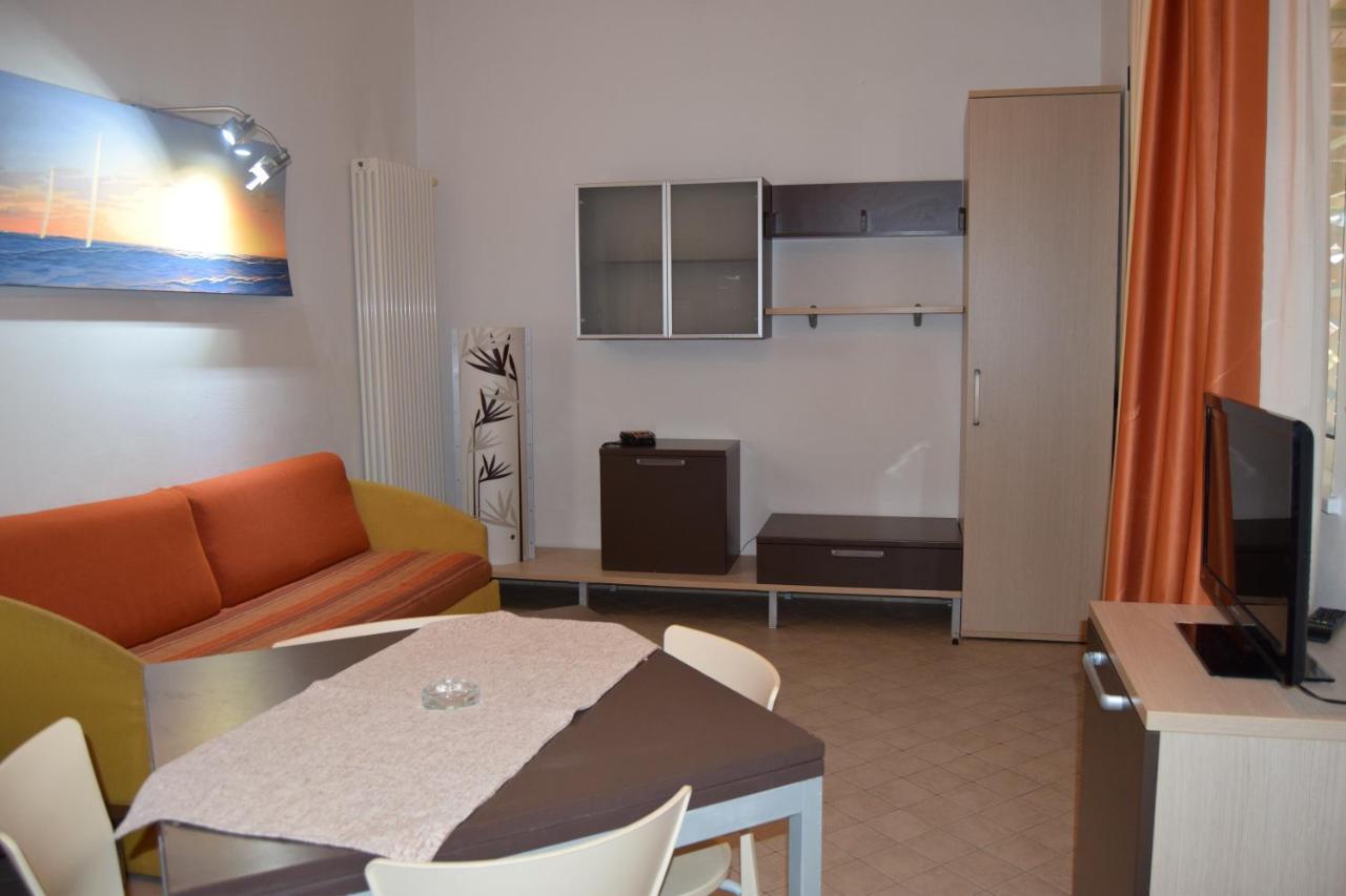 Oasi Del Mare Aparthotel Tirrenia Exterior foto