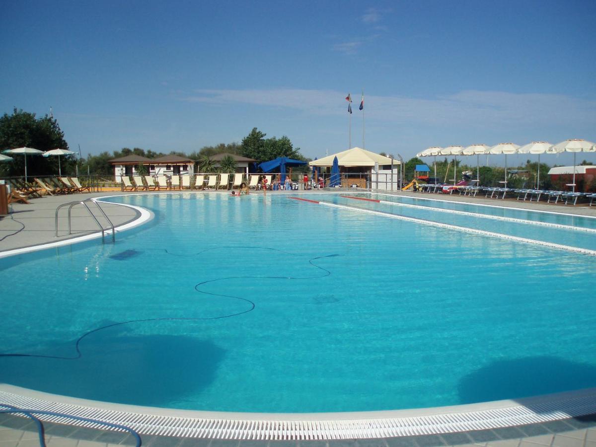 Oasi Del Mare Aparthotel Tirrenia Exterior foto